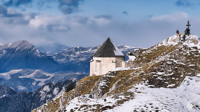 View of the Windische Kapelle chapel below the Dobratsch summit with its miners' cross.