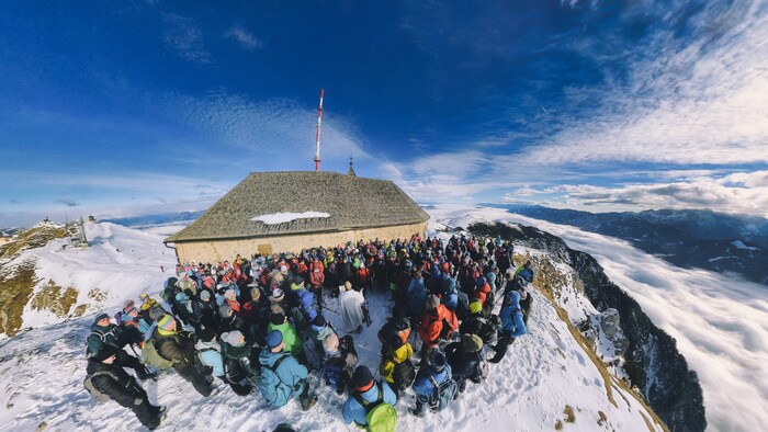 Advent devotion in the lee of the German Church high above the sea of clouds.