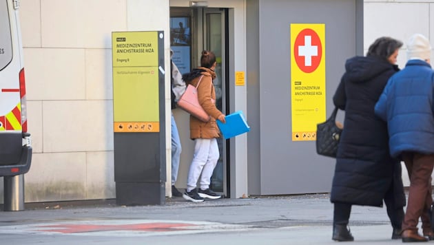 Jeden Tag suchen 150 bis 200 Patienten in der Notaufnahme des Medizinzentrums Anichstraße an der Klinik Innsbruck Hilfe. (Bild: Birbaumer Christof)