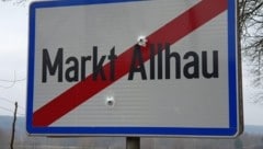 Bemerkt wurde das durchlöcherte Ortsschild in Markt Allhau am Unlingerplatz in Richtung Maierhofermühle am Samstag. (Bild: Gemeinde Markt Allhau)