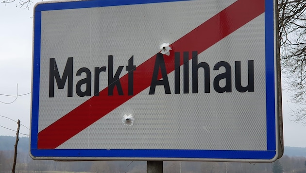 Bemerkt wurde das durchlöcherte Ortsschild in Markt Allhau am Unlingerplatz in Richtung Maierhofermühle am Samstag. (Bild: Gemeinde Markt Allhau)