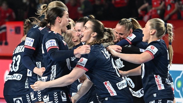 Die Handball-Europameisterinnen aus Norwegen (Bild: AFP)