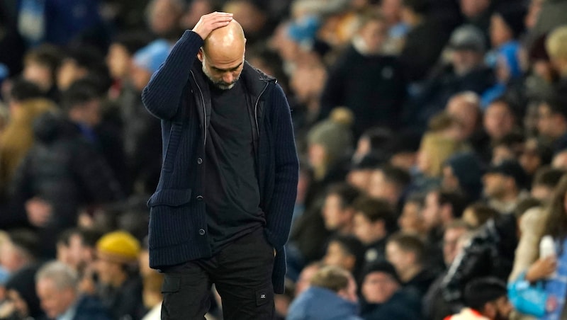 Pep Guardiola can only grab his head. (Bild: AP)