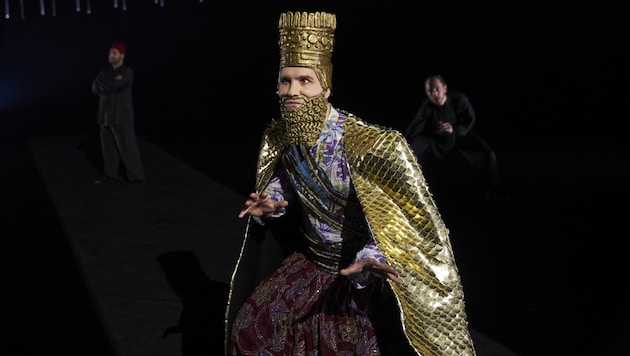 Seán McDonagh in „Akins Traum“ (Bild: Burgtheater/© Tommy Hetzel)