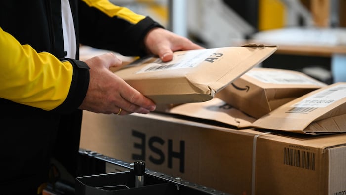 Das Post-Logistikzentrum in Allhaming hat das Personal in der stressigen Phase um 80 Mitarbeiter ...