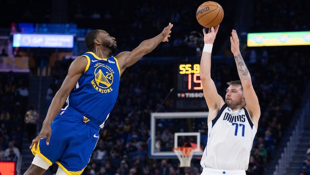 Luka Doncic (r.) und Co. sorgten für einen NBA-Dreipunkter-Rekord (Bild: AP)