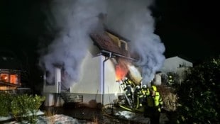 Die Feuerwehr Langenwang löschte den Brand (Bild: FF Langenwang)