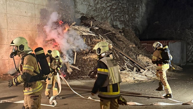 Die Feuerwehr konnte den Brand rasch löschen. (Bild: zoom.tirol)