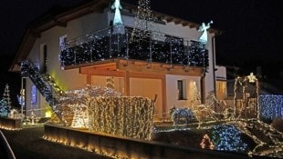 Mehr als 100.000 LED-Lichter sind am Haus und im Garten installiert. (Bild: Picasa)