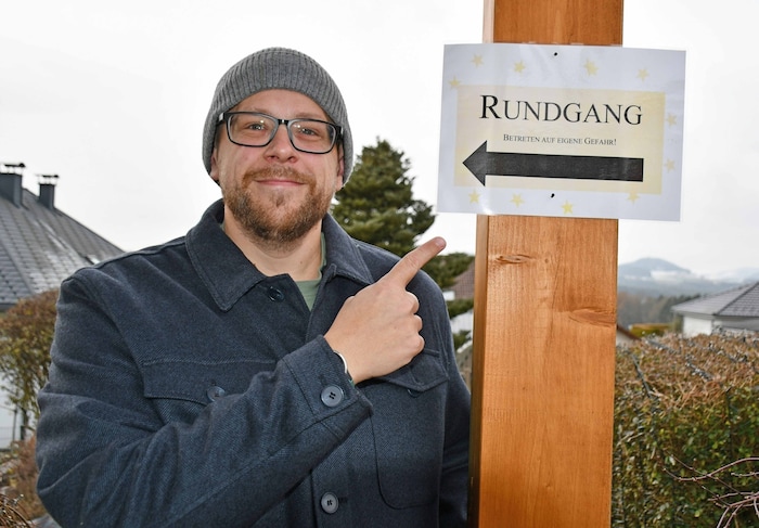 Christmas fan Manuel Foißner invites people to take a tour of his garden.