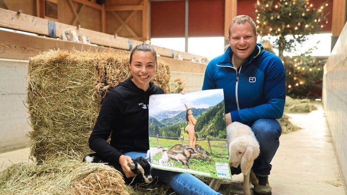 Freund Thomas ist sichtlich stolz auf seine „Miss August“.