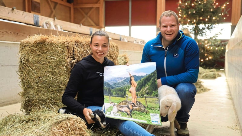 Freund Thomas ist sichtlich stolz auf seine „Miss August“. (Bild: Birbaumer Christof)