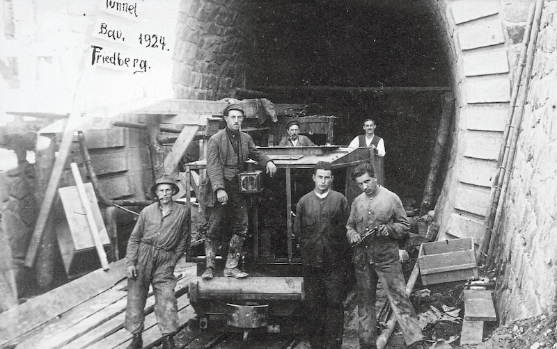 Tunnel construction in Friedberg, Styria. The final work was carried out in 1924 and the line went into operation in 1925. (Bild: Initiative Zukunft auf Schiene)