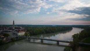Die Grünen wollten nach Braunau (links) marschieren, kamen allerdings nicht weit.