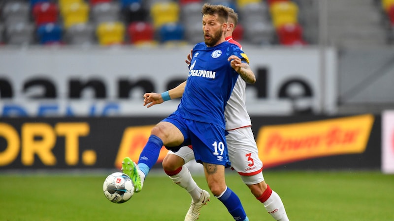 Guido Burgstaller im Schalke-Dress (Bild: AP)