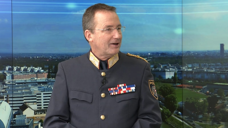 Vienna's Chief of Police Gerhard Pürstl in the krone.tv talk (Bild: krone.tv)