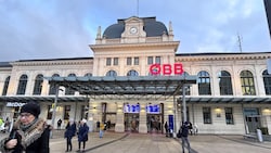 Ärgerlich: ein Vogel sorgte dafür, dass ab 21 Uhr nichts mehr ging. Der Schaden wurde erst weit ...