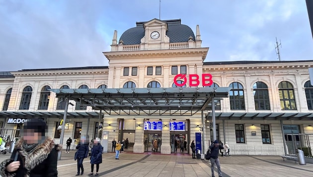 In der Kremsergasse bis fast zum Bahnhof ging die Straßenschlägerei. Auch Passanten, die helfen ...