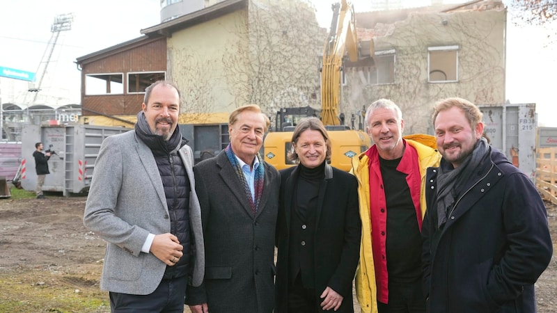 Jürgen und Rudi Roth mit Granit-Boss Günther Lederhaas sowie den Architekten Jakob Dunkl, der das Siegerprojekt prämierte, und Karlheinz Boiger (Hohensinn Architektur, v.l.) (Bild: Sepp Pail)