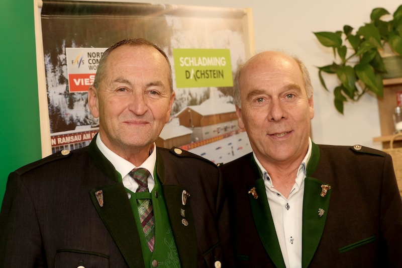 Bürgermeister Ernst Fischbacher und Karl Fischbacher, Vize-Präsident des steirischen Skiverbandes. (Bild: GEPA/GEPA pictures)