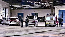 Feiern, bis die Polizei kommt! Die Exekutive rückte mit gleich mehreren Streifenwagen aus. (Bild: Tschepp Markus)