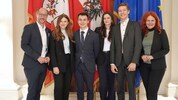 LR Mario Gerber (li.) und LR Cornelia Hagele (re.) luden die teilnehmenden Schüler bzw. Sieger ...
