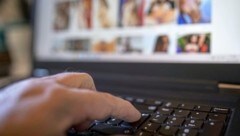 Kinderporno-Material wurde auf dem Laptop eines Beamten gefunden (Symbol)