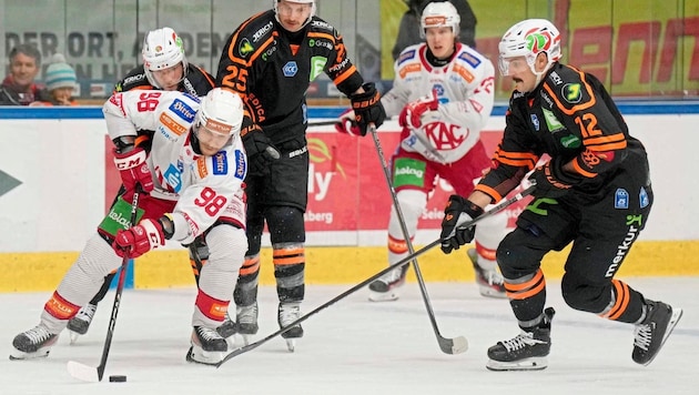 Marcus Vela (r.) war gegen den KAC mit drei Treffern Mann des Spiels. (Bild: GEPA/GEPA pictures)