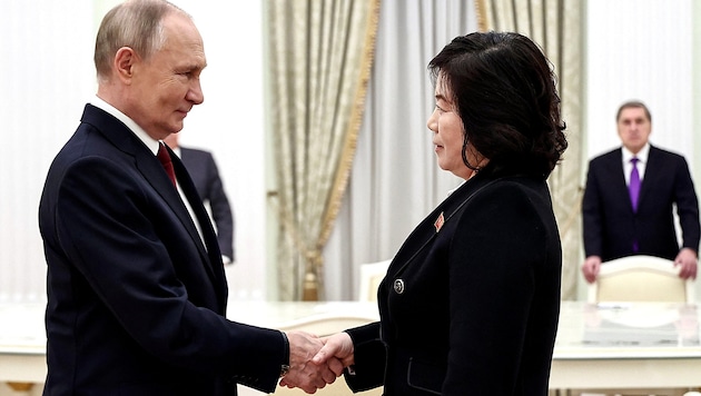 Russian President Vladimir Putin during a meeting with North Korean Foreign Minister Choe Son Hui in early November (Bild: APA/AFP/POOL/Mikhail TERESHCHENKO)