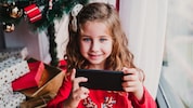 Experten empfehlen, Kindern erst ab einem Alter von elf Jahren ein eigenes Smartphone zu ...