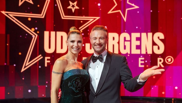 Michelle Hunziker und Sasha führen heute launig durch den Showabend. (Bild: ORF/Kevsan Gündüz)