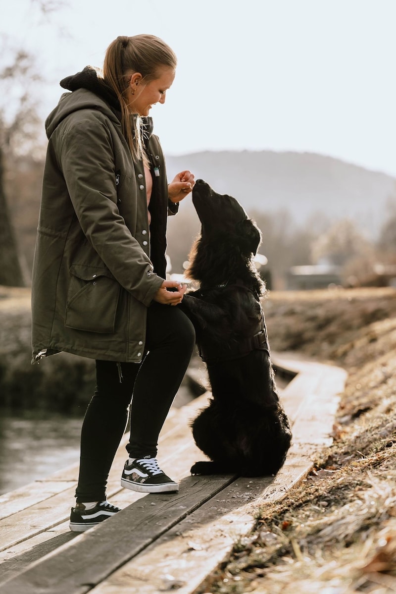 Miriam Legner ist Hundetrainerin aus Leidenschaft und geht auf die Bedürfnisse der Vierbeiner ein. (Bild: Miriam Legner)