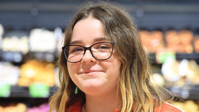 Marina (18) zeigt Humor und bewahrt stets die Ruhe.