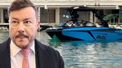 August 2024: René Benko schippert über den Gardasee.