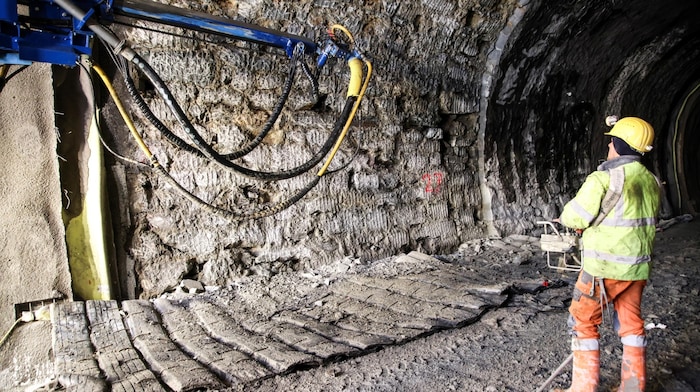 24 Stunden am Tag, sieben Tage die Woche: Bis Juli müssen die Arbeiten im Tauerntunnel ...