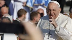 Papst Franziskus würden vor allem Kinder und alte Menschen inspirieren. (Bild: AFP/Ludovic MARIN)