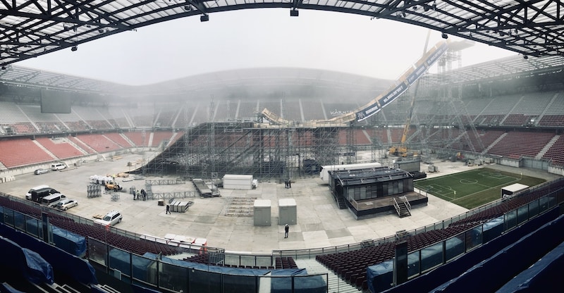 Die Big-Air-Schanze im Wörthersee-Stadion nimmt Formen an. (Bild: Kärnten Sport)