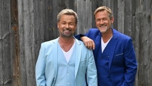 Frank Cordes (li.) und Hansi Süssenbach alias „Die Freunde“ präsentieren als Vorband ihr Lied ...