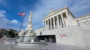 Viele neue Gesichter gehen seit der Nationalratswahl im September im Parlament ein und aus – womöglich kommen weitere Kärntner Gesichter dazu. (Bild: APA/ROLAND SCHLAGER / APA / picturedesk.com)