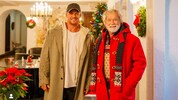 Arnold Schwarzenegger (rechts) gibt statt dem Terminator den Weihnachtsmann – zur Freude seiner ...