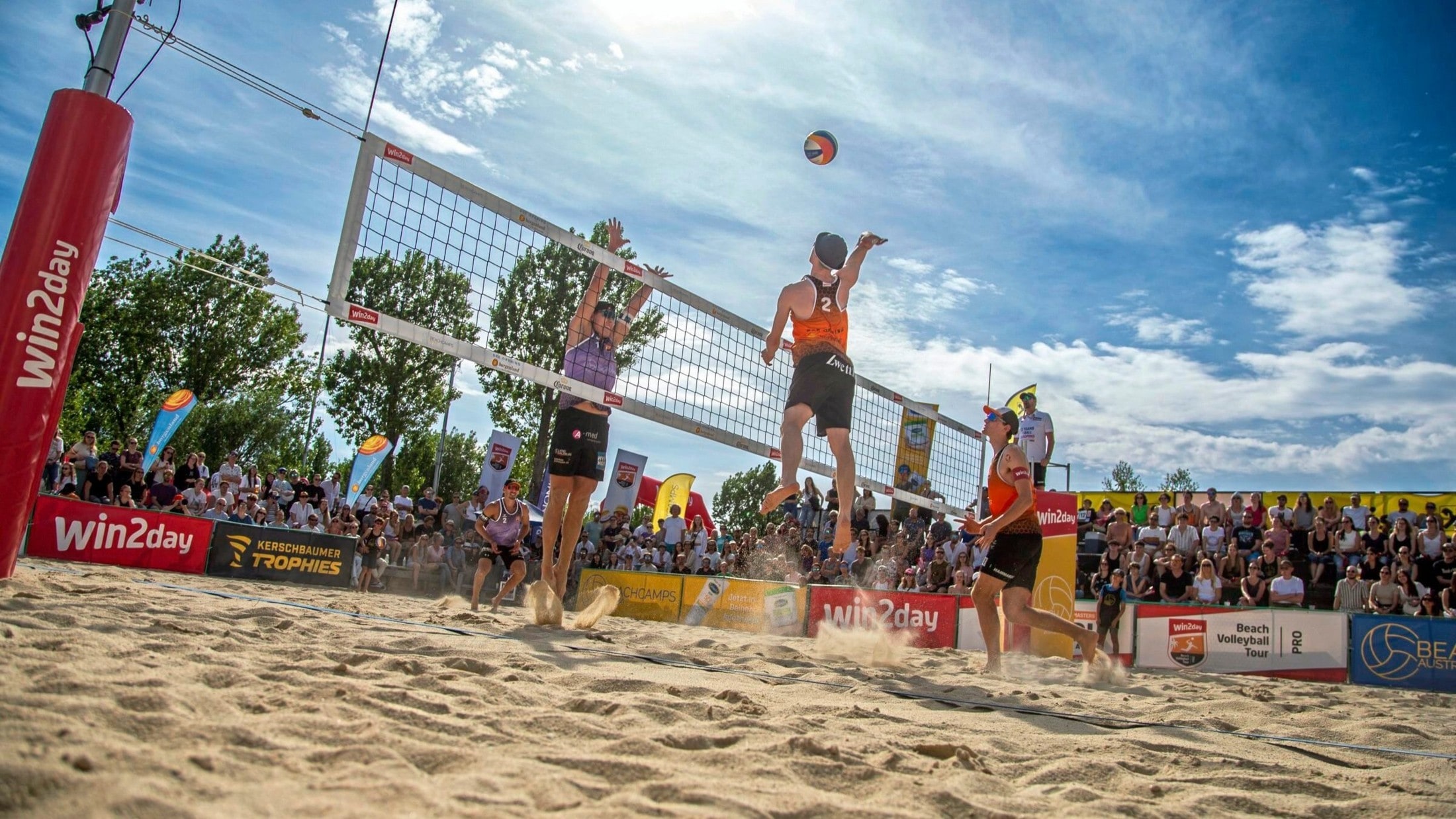 Sportliche Besucher kommen beim Beach-Volleyball auf ihre Kosten. (Bild: Gert Nepel)