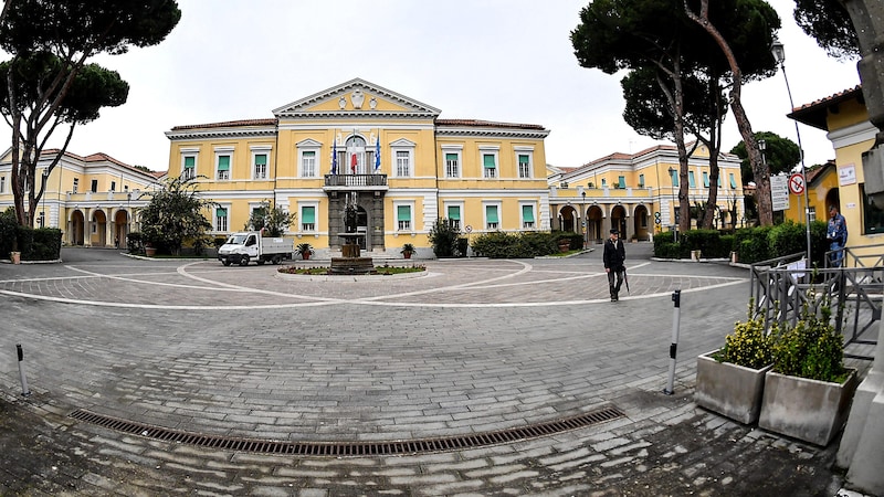 Das Spallanzani-Krankenhaus in Rom führt nun Untersuchungen durch. (Bild: APA/AFP/Andreas SOLARO)