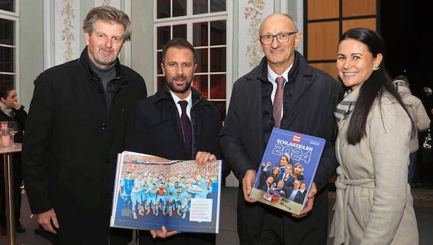 Claus Meinert, Editor-in-Chief of the "Tiroler Krone" (left) and Chief of Staff Jasmin Steiner with Georg Dornauer (2nd from left) and Governor Anton Mattle. (Bild: Johanna Birbaumer)