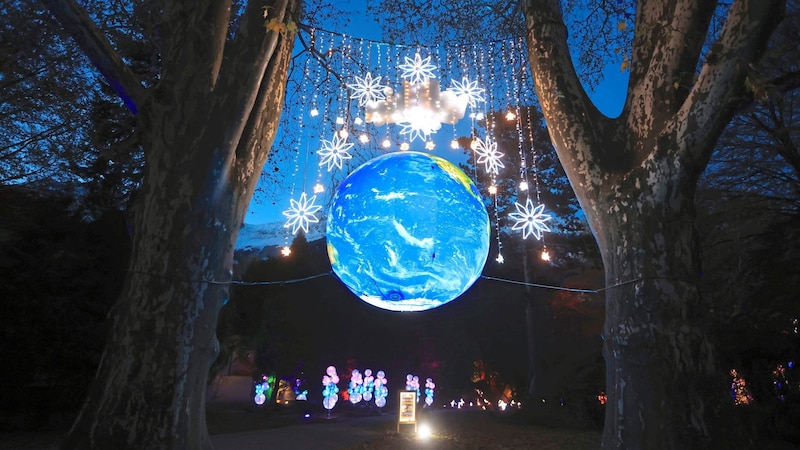 Die „Krone“-Gäste konnten im Hofgarten in den Lumagica-Lichterglanz eintauchen. (Bild: Birbaumer Christof)