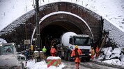 Das Tunnelportal ist das Nadelöhr der Baustelle.