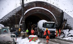 Das Tunnelportal ist das Nadelöhr der Baustelle.