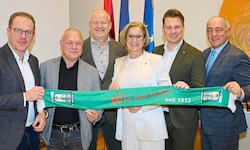 Johanna Mikl-Leitner und ÖVP-Kollegen sichern dem SC St. Pölten Millionenhilfe zu.