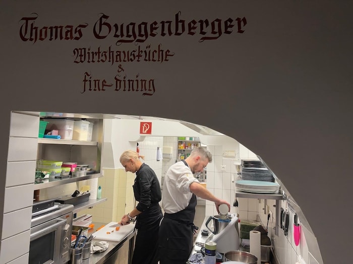 Das Team von Guggenberger bereitet sich auf die Eröffnung vor. 