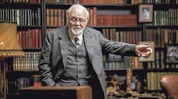 Oscar-Preisträger Anthony Hopkins als Sigmund Freud im neuen Kinofilm: „Freud – Jenseits des Glaubens“.  (Bild: Filmladenverleih)