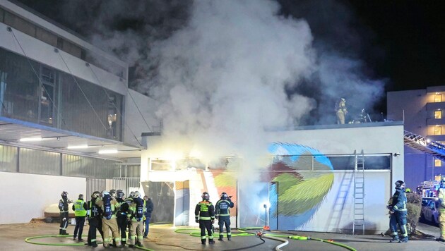 Der Burton Store in Innsbruck stand in Flammen. (Bild: Johanna Birbaumer)